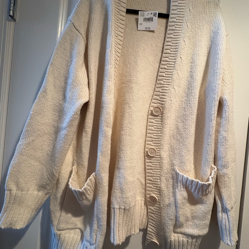 NWT American Eagle Cozy Cream Cardigan Sweater Size Medium w/ Pockets & Buttons